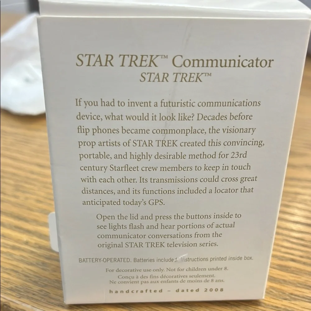 Star Trek Hallmark ornament!  New 2006 Ornament flip phone w/light/sound NIB